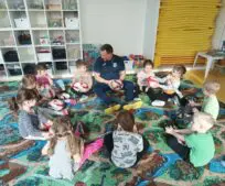 Město připravilo a nabídlo místním školám a školkám pilotní projekt Trenéři do škol. Město připravilo a nabídlo místním školám a školkám pilotní projekt Trenéři do škol.