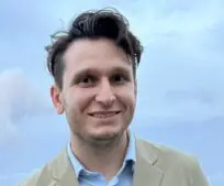 Novým ředitelem 1. Základní školy v Říčanech bude od srpna Adam Kobr. Novým ředitelem 1. Základní školy v Říčanech bude od srpna Adam Kobr.