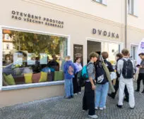 Dvojka je otevřená. Nové místo v centru Říčan propojuje generace. Dvojka je otevřená. Nové místo v centru Říčan propojuje generace.