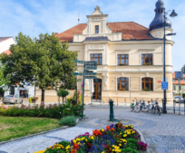 Volby do Zastupitelstva města Říčany se konají v pátek 9. října od 14.00 do 22.00 hodin a v sobotu 10. října od 8.00 do 14.00 hodin. Volby do Zastupitelstva města Říčany se konají v pátek 9. října od 14.00 do 22.00 hodin a v sobotu 10. října od 8.00 do 14.00 hodin.