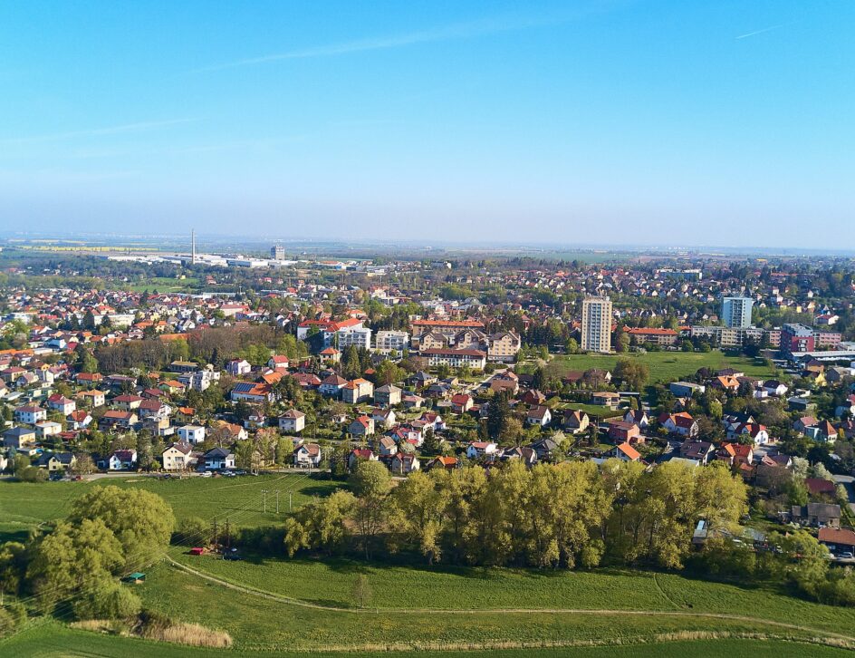 Město Říčany – Komenského louka a škola