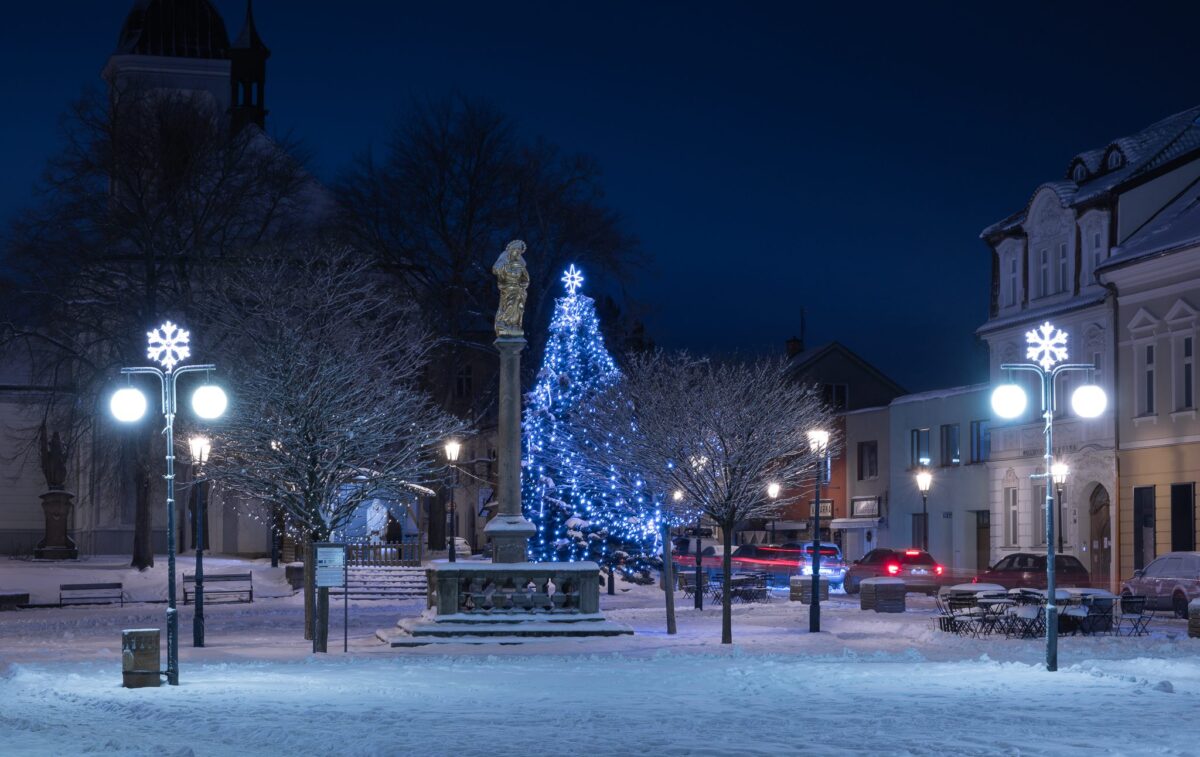 Město Říčany – Masarykovo náměstí zima