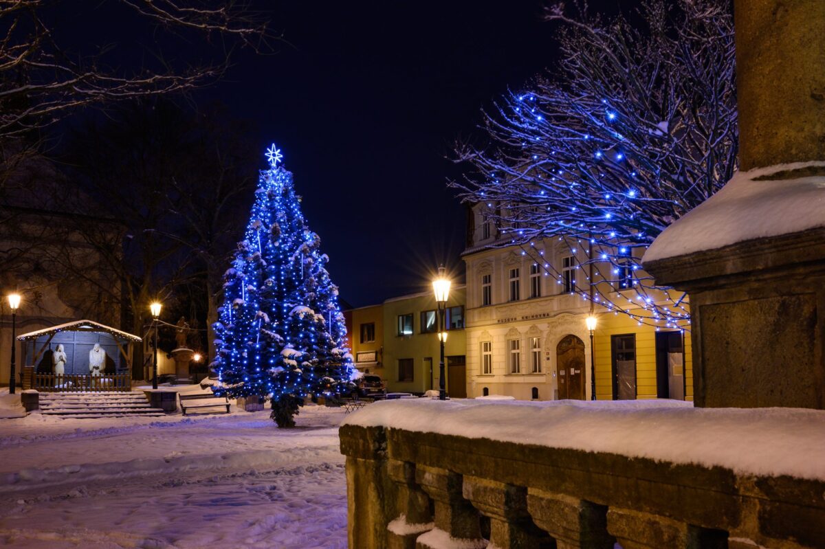 Město Říčany – Masarykovo náměstí zima
