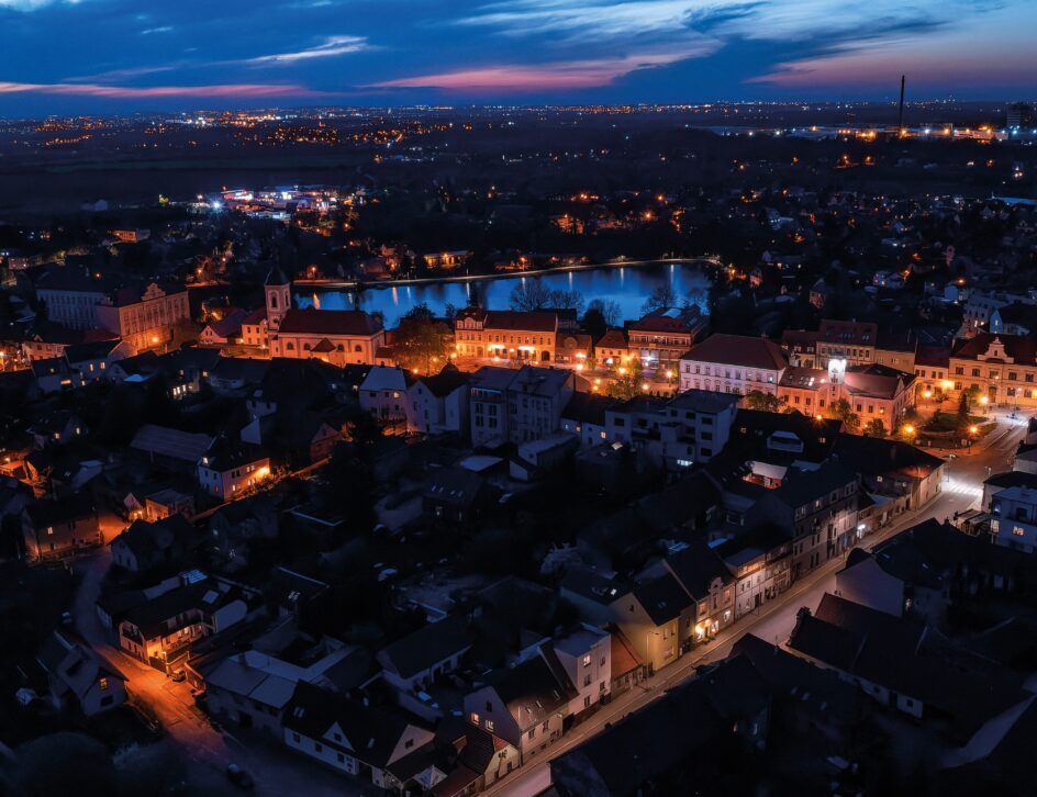 Město Říčany – panorama noc