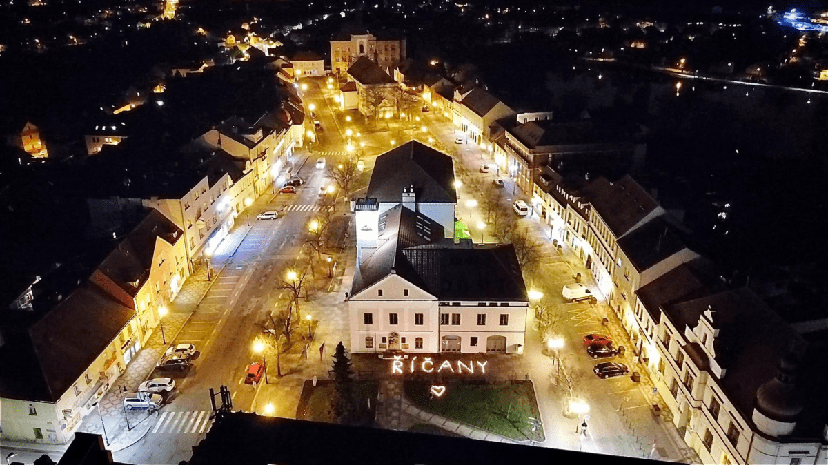 nočni dron namesti - pospíšil