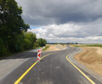 V souvislosti s dostavbou Pražského okruhu, úsek 511 (D1–Běchovice), dojde od pondělí 4. srpna ke změnám v dopravě za obcí Kuří.