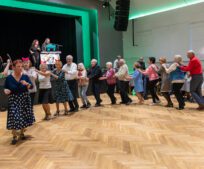 Poslední setkání seniorů s hudbou v tomto roce proběhlo v předvánočním duchu. Poslední setkání seniorů s hudbou v tomto roce proběhlo v předvánočním duchu.