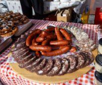 Říčany v sobotu 14. února opět ožijí tradičním masopustním průvodem, veselím a hudbou.